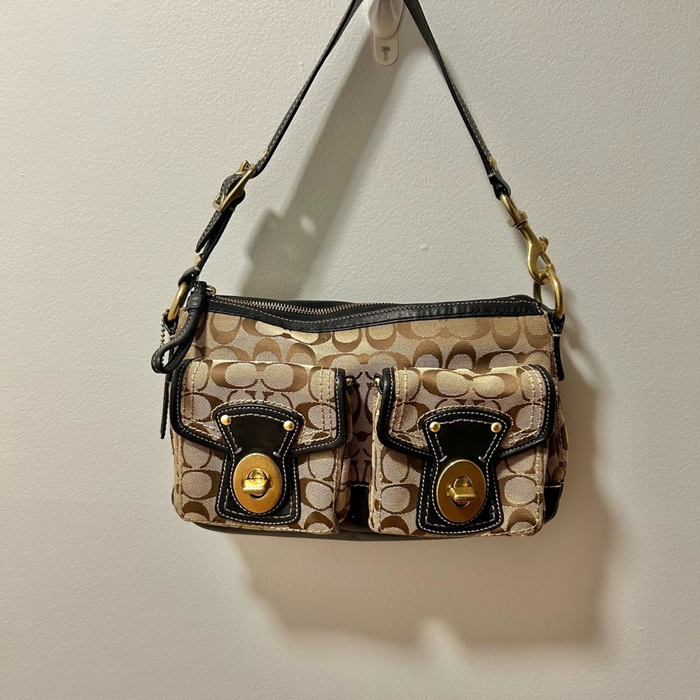 Vintage signature coach purse, high quality brown in color